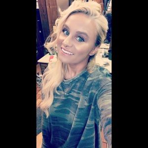 Meet your Posher, Alexis